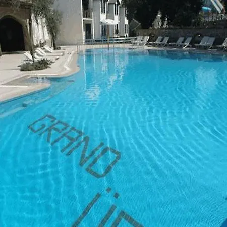 Hotel The Grand Uecel