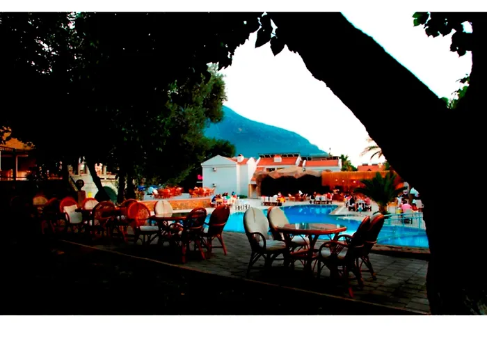 Ξενοδοχείο The Grand Uecel 3*