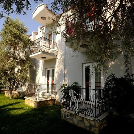 The Grand Uecel Cedit