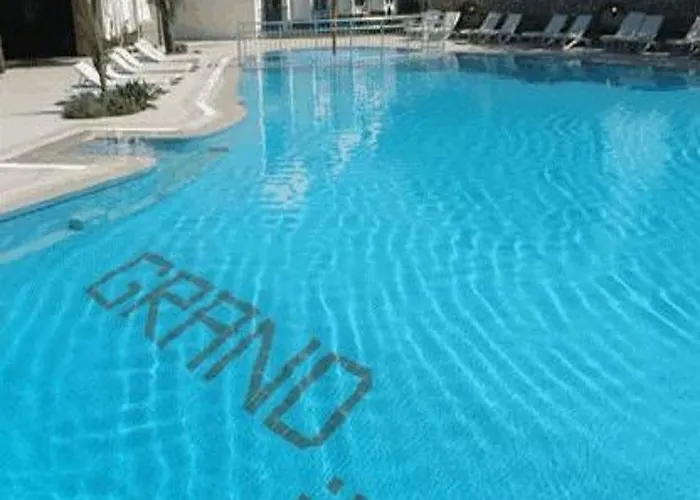 Hotel The Grand Uecel